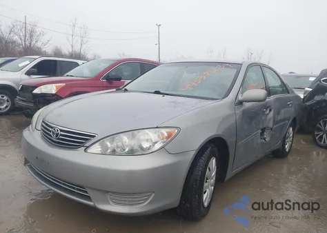 2005 Toyota Camry Le/Xle/Se z USA, uszkodzony, nr VIN 4T1BE32K75U592440